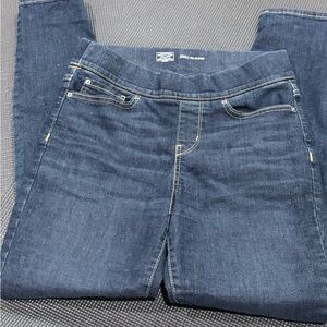 Levi Strauss Ladies totally slimming pull on skinny size 6 jeans